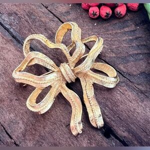 Vintage MCM Monet Bow Brooch Pin Gold Tone Tie BowKnot Ribbon 2”